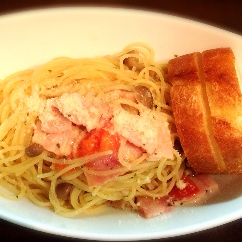 ベーコンとキノコのアンチョビ風味(Agito （アジト）)