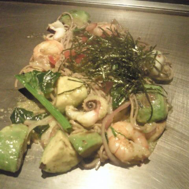 ミックスアボカド黒焼きそば(お好み焼き 京ちゃばな あべの店)