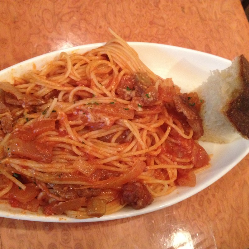 牛バラ肉とゴボウのトマト煮込みスパゲティ(アンティカ ・オステリア・ ココ・ゴローゾ)