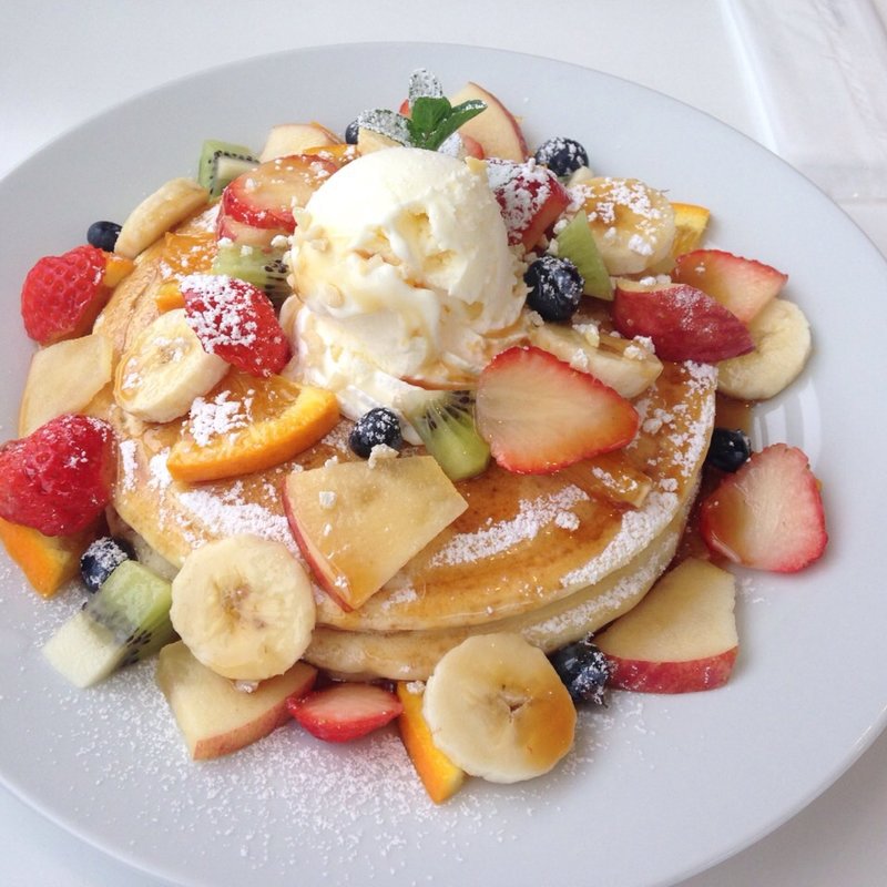 フルーツたっぷりパンケーキ(森のカフェ Wabisuke)