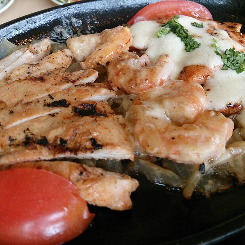 サーモン&シュリンプ＆チキンファヒータ(エルトリート 横浜スカイビル店 )