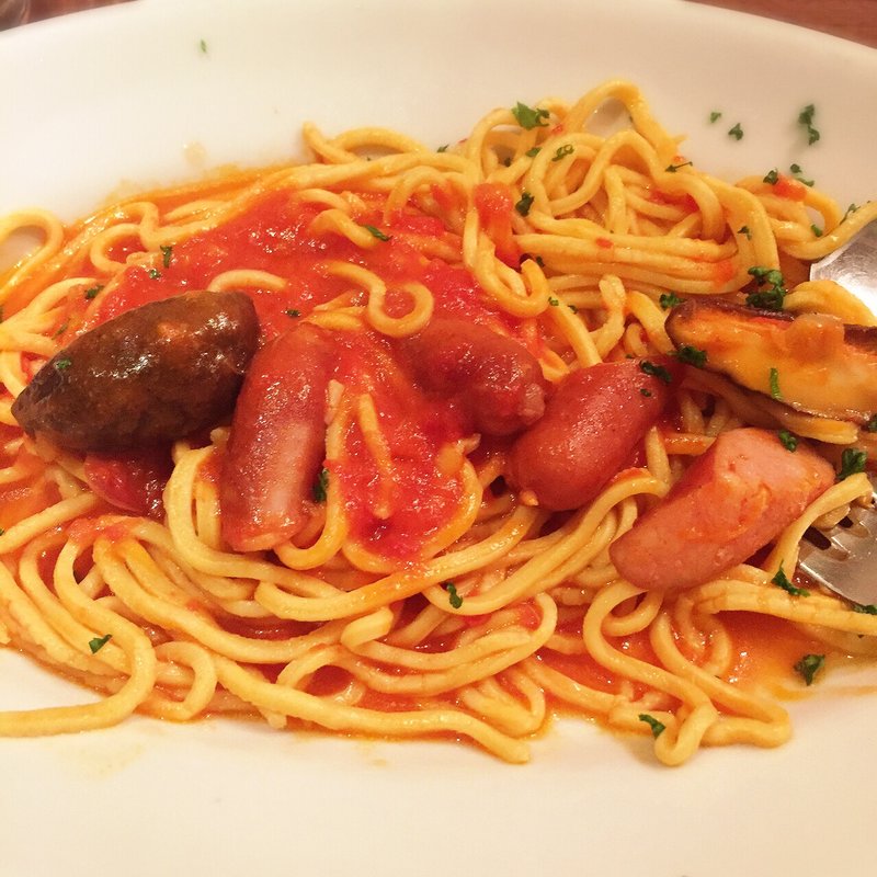 しいたけとソーセージのトマトソースパスタ(LA COCORICO （ラ・ココリコ ）)