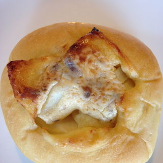 アンチョビとポテトのパン(マーノプラス （mano+）)