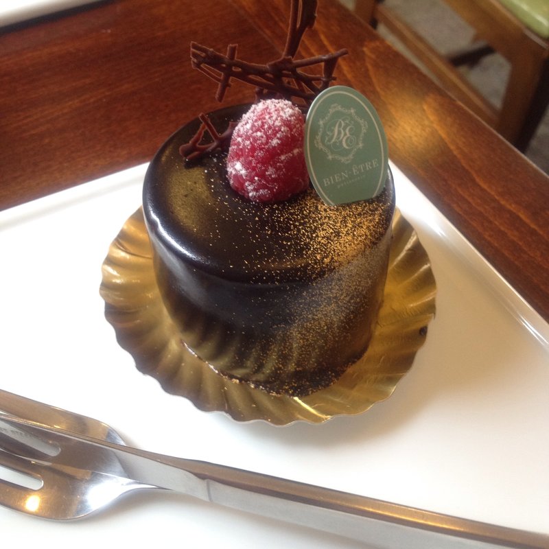 オンクチューズ(パティスリー ビヤンネートル｜BIEN-ETRE PATISSERIE)