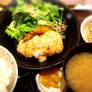 豆腐ハンバーグ定食(ごはん飯 )