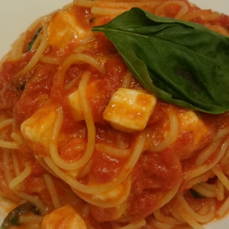 モツァレラチーズのトマトパスタ(オステリア サクラ )