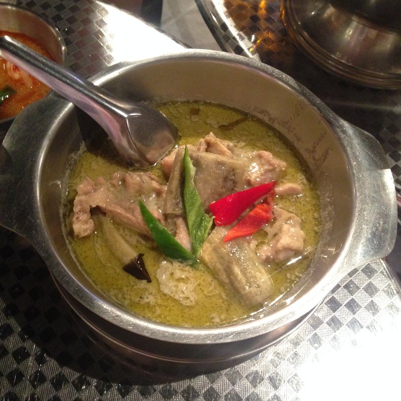 グリーンカレー(タイ料理　あろいなたべた （aroyna tabeta）)