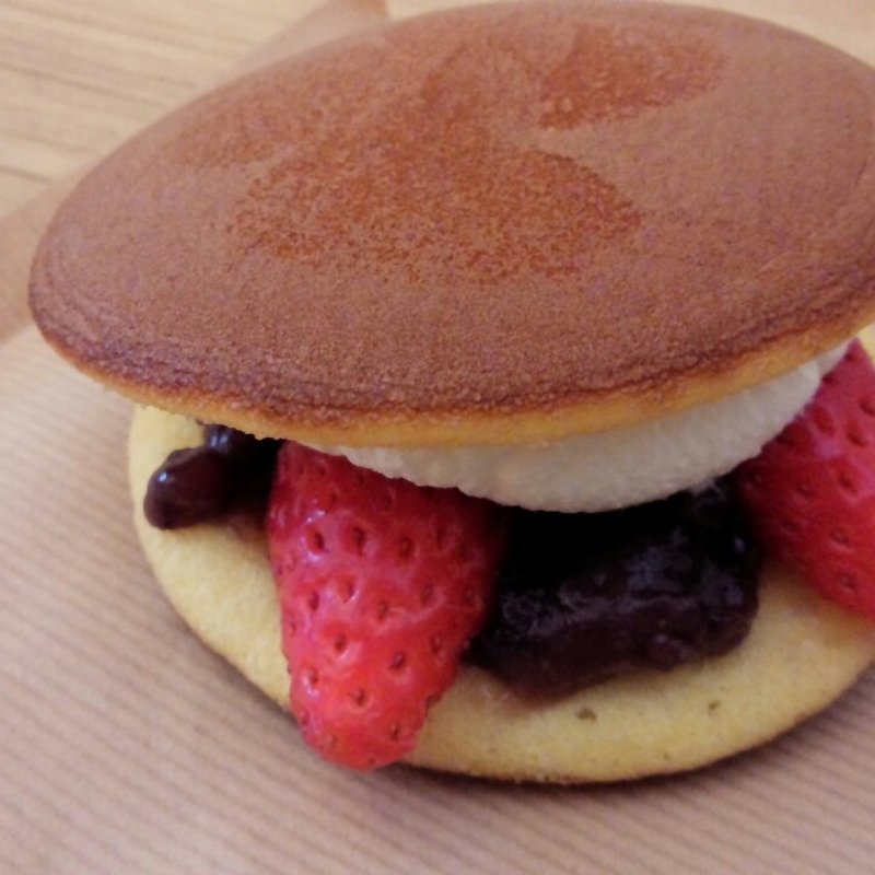 生どら　いちご(ラ・コリーナ 近江八幡店 （La Collina）)