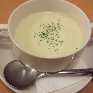コーンスープ(本日のスープ)(成城洋食 まる・まーる)