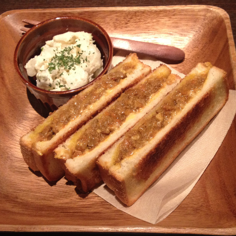 自家製キーマカレー　サンド(自家焙煎珈琲みじんこ)