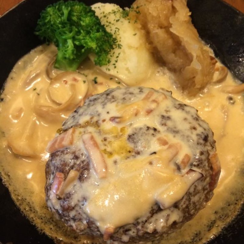 きのこのホワイトソースハンブルグステーキ(フランケンシュタイン)