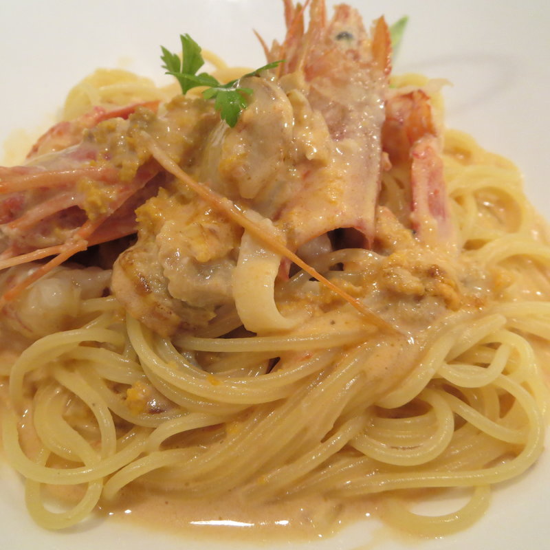 たっぷりウニと海老、帆立のトマトクリーム"スパゲッティ"(GRATIA（グラティア 青葉台）)