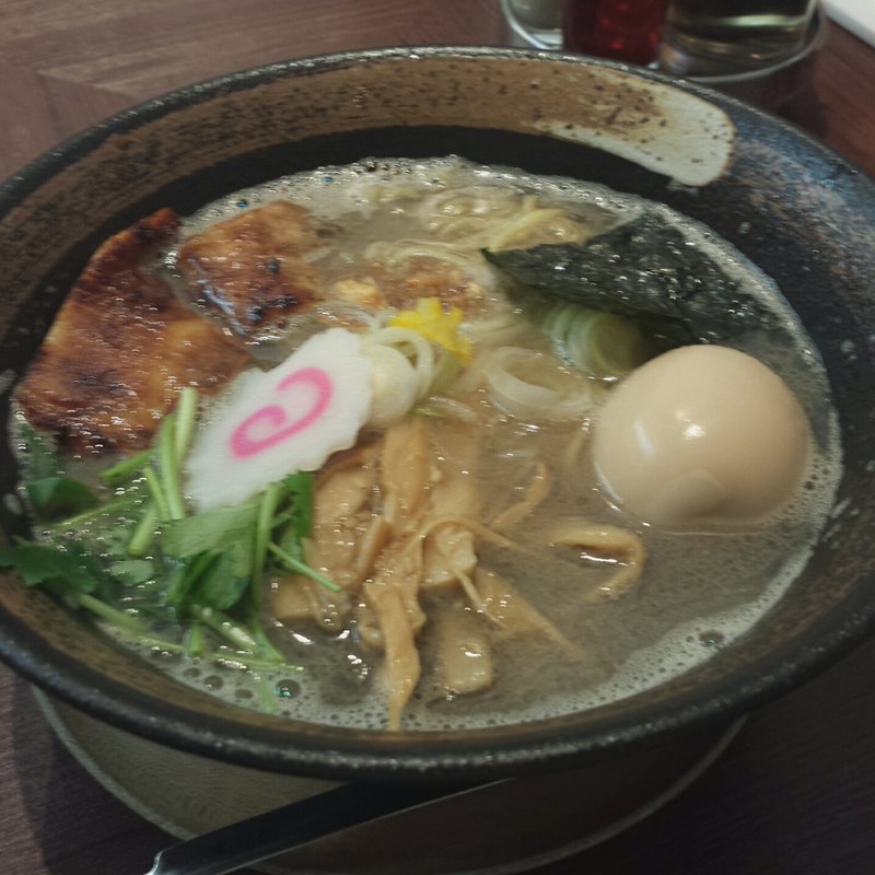 煮干しらーめん(味玉付き)(麺屋空海 成田空港店)