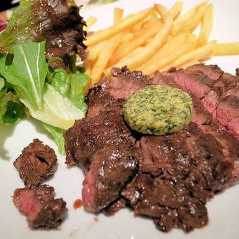 牛ハラミの炭火焼き カフェ ド パリ バター添え(Tsui-teru!)