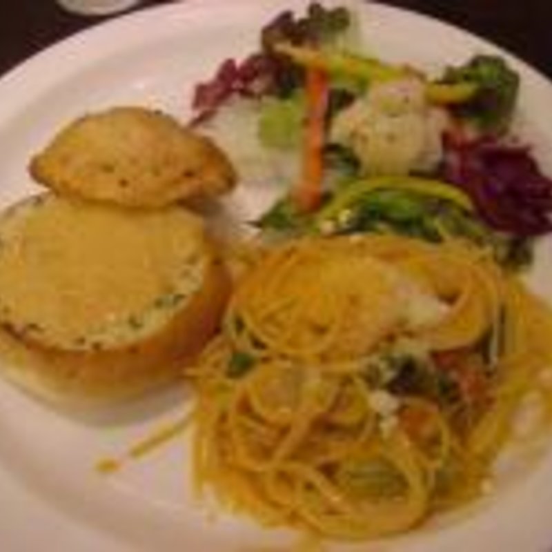 パスタ＋パンシチュー＋サラダのランチプレート(オリーブハウス 吉祥寺アトレ店)