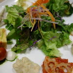 メインの野菜前菜盛り合わせのプレート(ローズベーカリー 吉祥寺 )