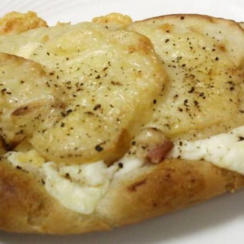 ポテトとベーコンのフォッカッチャ(パネ・ポルチーニ （PANE PORCINI）)