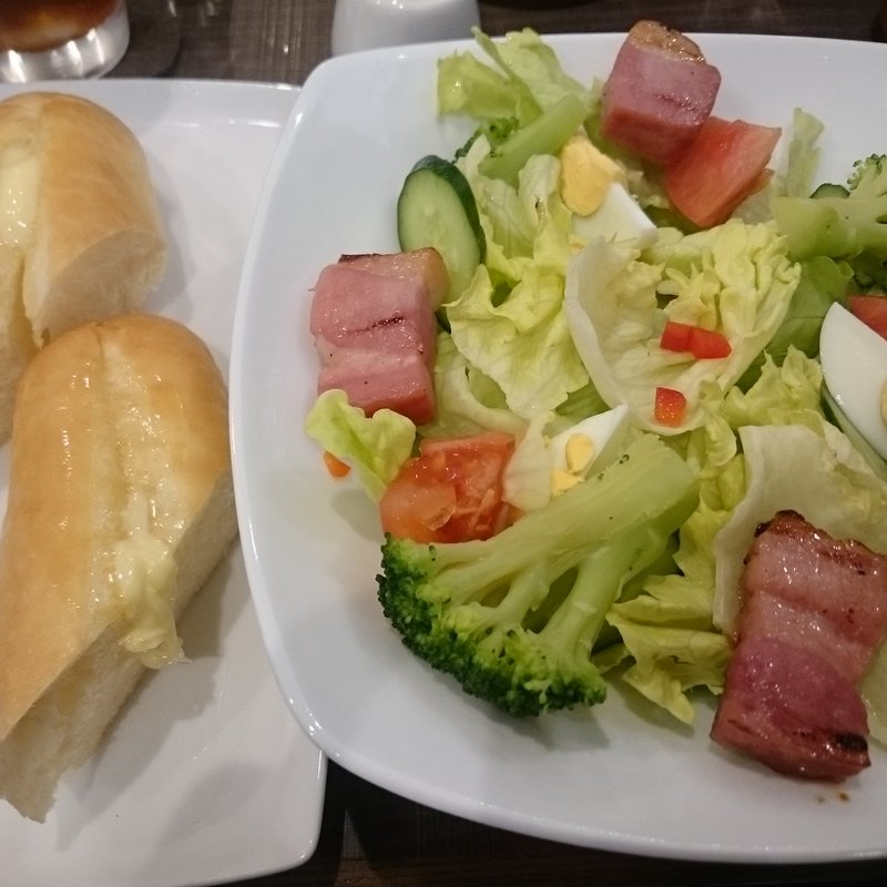 厚切りベーコンの新鮮野菜サラダ(ポティエコーヒー 新横浜店)