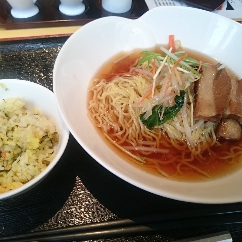 豚角煮添え拉麺+ミニ高菜炒飯(銀座鹿鳴春　秋葉原ＵＤＸ店)
