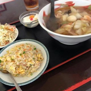 チャーハンと中華丼(吉民)