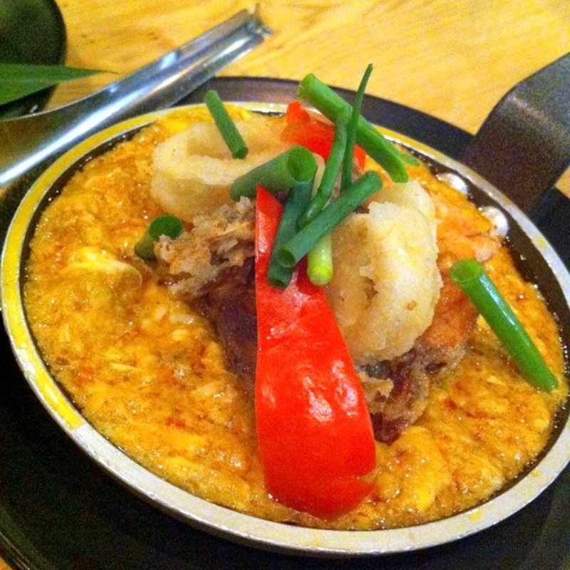 ソフトシェルシュリンプの卵カレー炒め(マンゴツリーカフェ新宿)