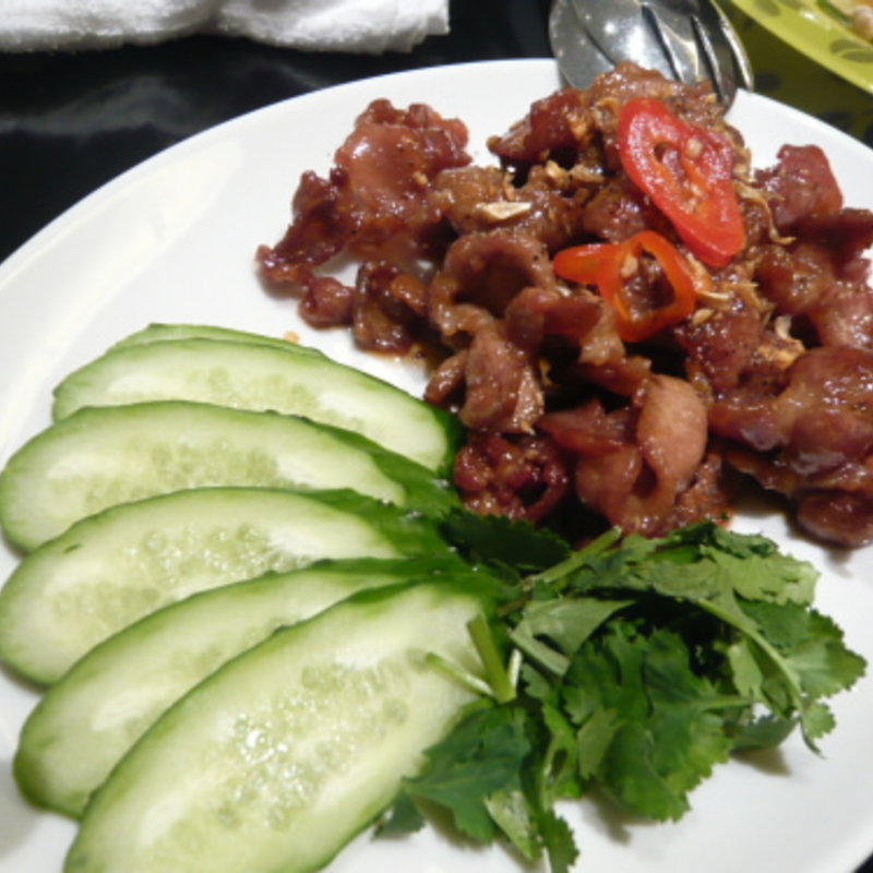 クリスピーポークのガーリックオイスター炒め　(マンゴツリーカフェ新宿)