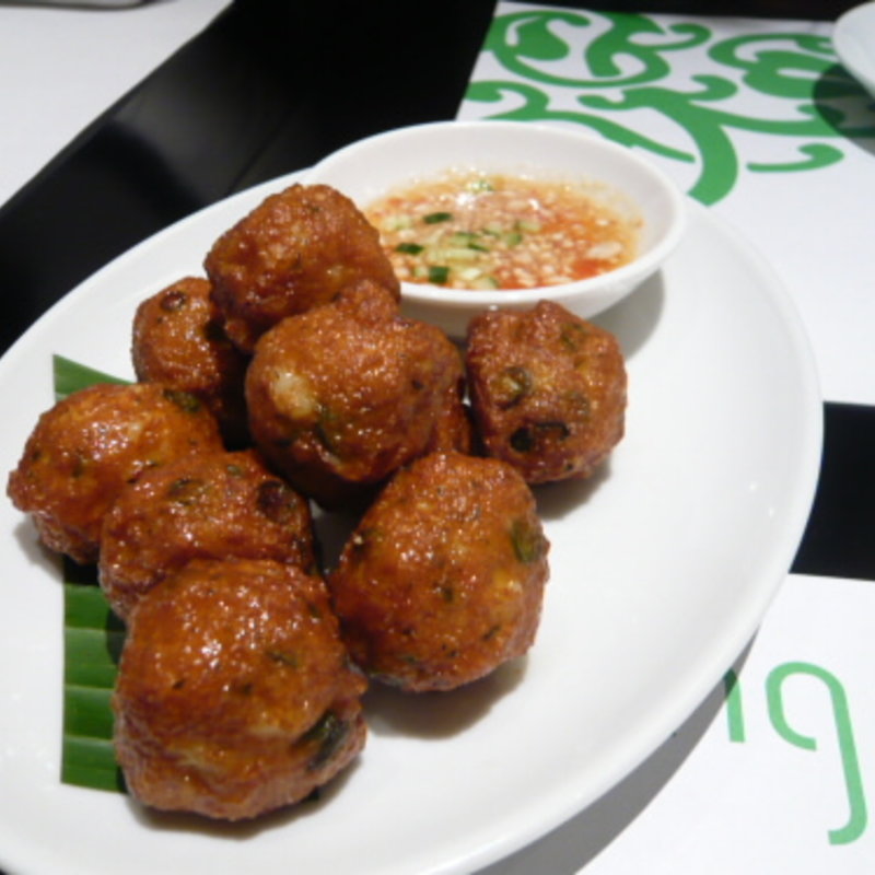 ふっくらタイ風さつま揚げ　(マンゴツリーカフェ新宿)