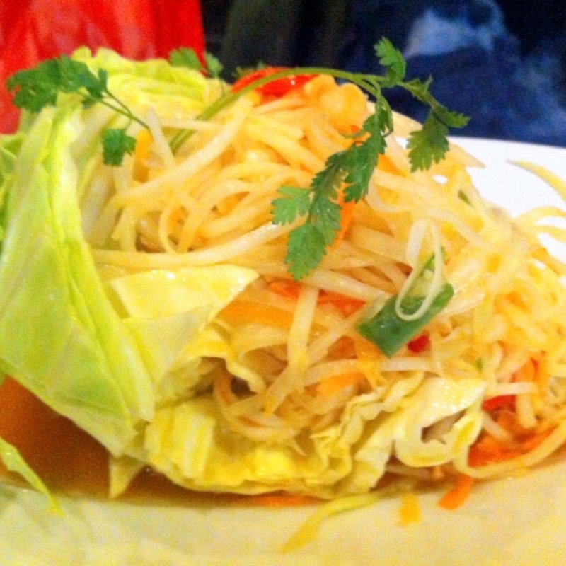 青パパイヤのピリカラサラダ(マンゴツリーカフェ新宿)