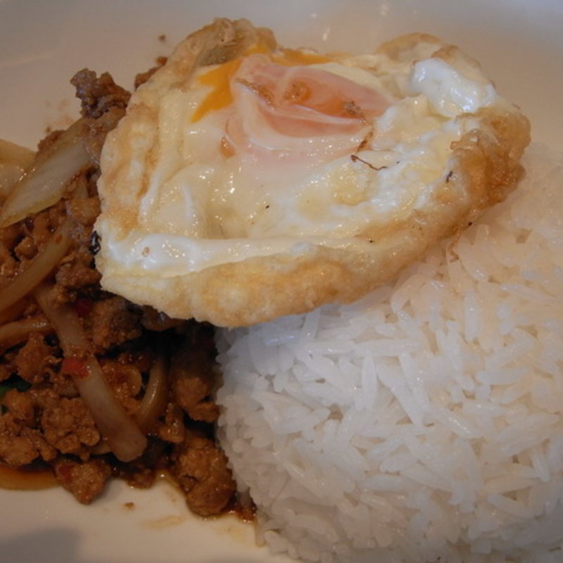 ムーガパオセット　(マンゴツリーカフェ新宿)