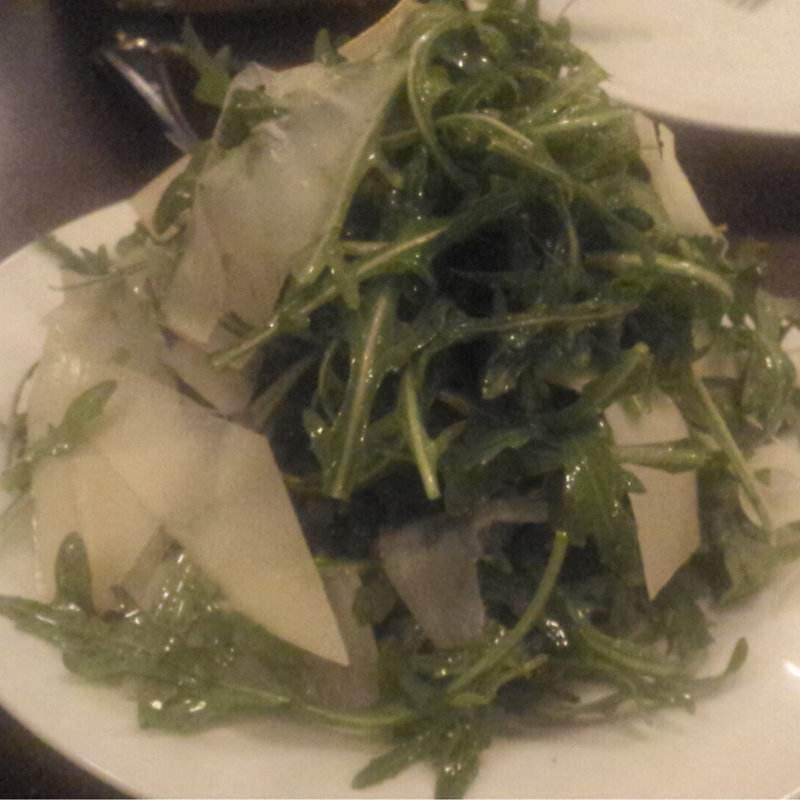 ルッコラとチーズのサラダ(ル・キャバレ)