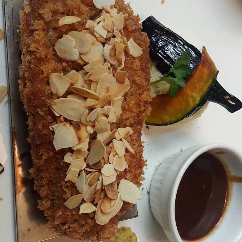 熟成相模豚のカツレツ(お惣菜と煎餅もんじゃ さとう)