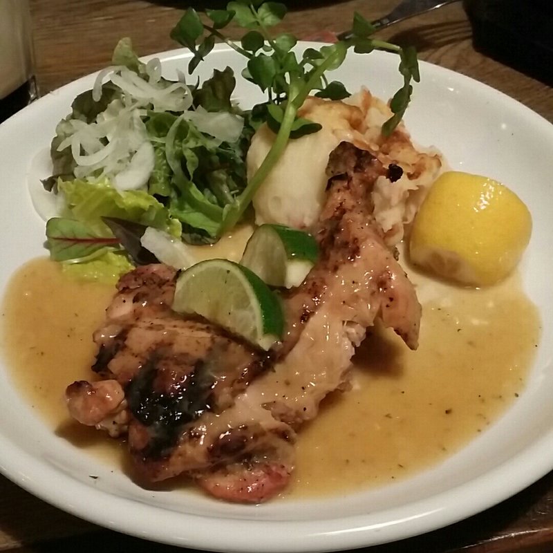 骨付きモモ肉のグリル(GRILL & DINER　FAM’s HOUSE )