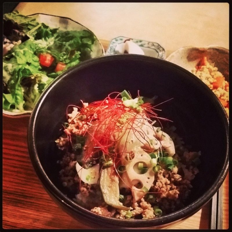 温玉のせガパオライス(あかりまど)