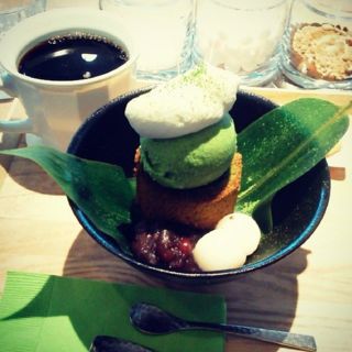 抹茶ケーキ(茶庭 然花抄院 渋谷ヒカリエ ShinQs店 （ぜんかしょういん）)