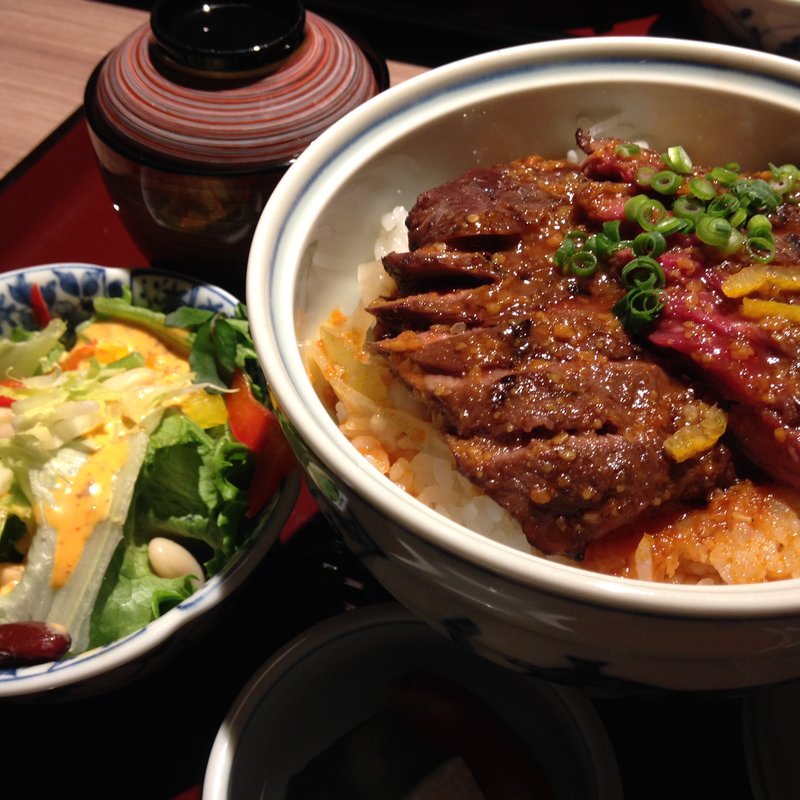 ハラミステーキ丼