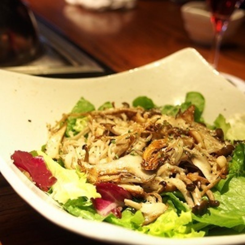 いろいろキノコのサラダ(鉄板焼 grow 後楽園店)