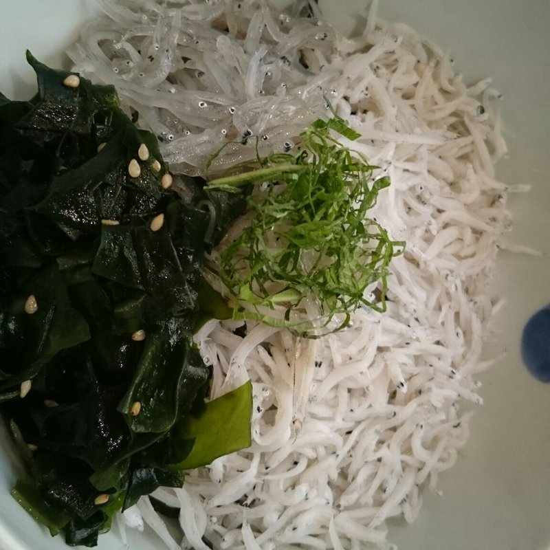 釜揚げしらすと生しらす丼(おばんざい・炙り焼き・酒 菜な コレド室町店)