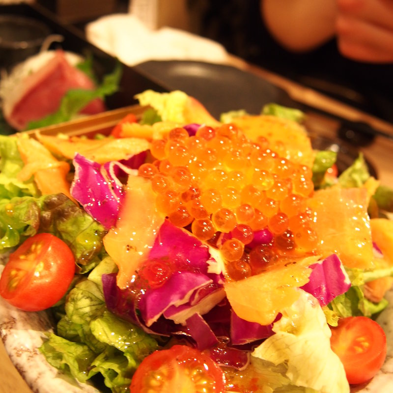 サーモンといくらのサラダ(俺の魚を食ってみろ!! 神田分店 )