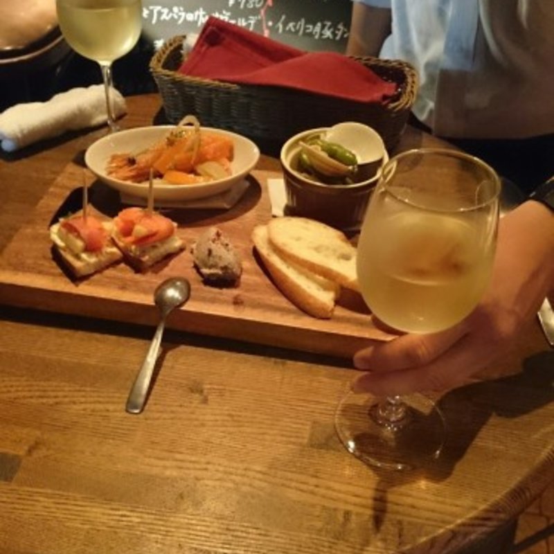 魚介類のタパス4種盛り合わせ(スペインバル ヴィータ)