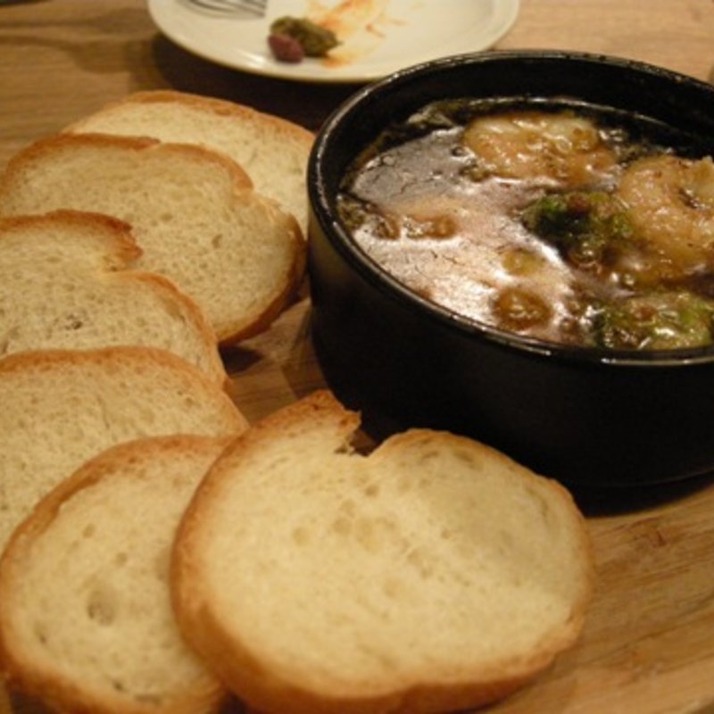 海老とブロッコリーのアヒージョ(炉バル 新宿三丁目店 )