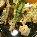 春野菜の天ぷら(魚真 下北沢店 （うおしん）)