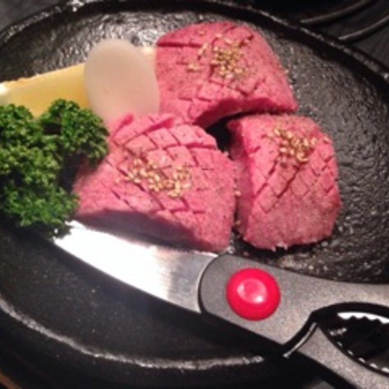 サムギョプサル(炭火焼肉ホルモン　月波)