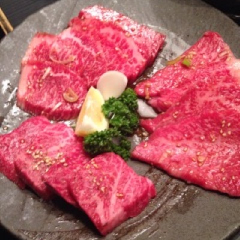 カルビ（黒毛和牛A4）(炭火焼肉ホルモン　月波)