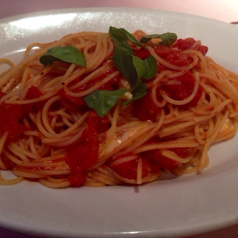 トマトソースフレッシュバジル添え(ジリオーラ)