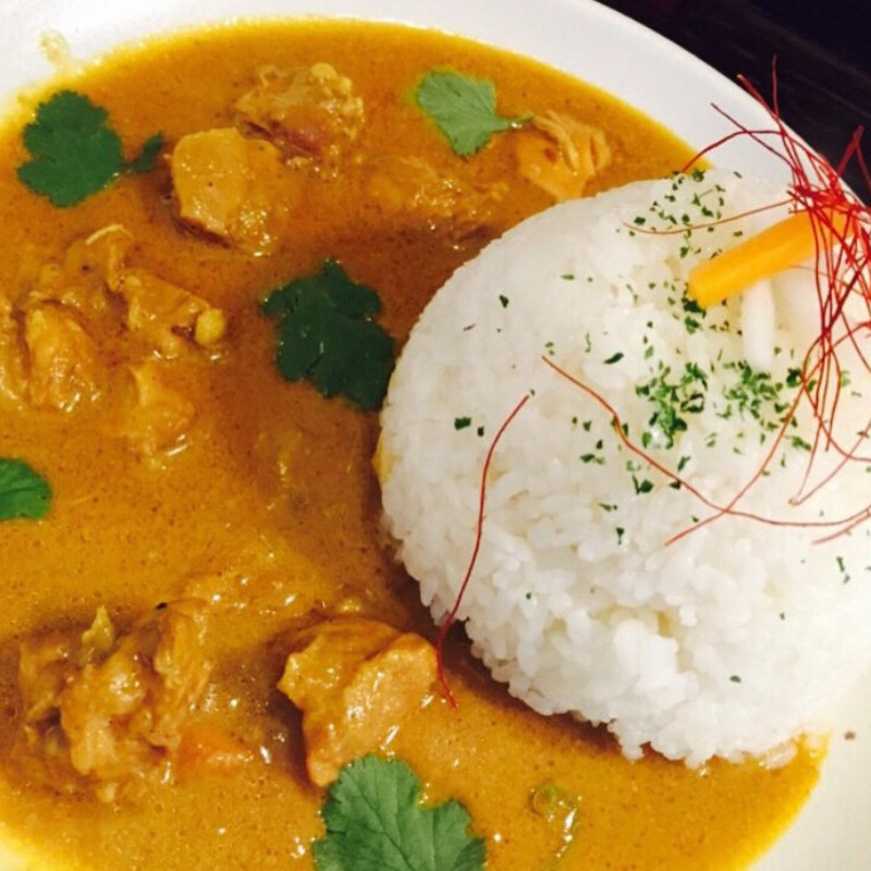 ココナッツミルクのチキンカレー(ロクヨンカレー)