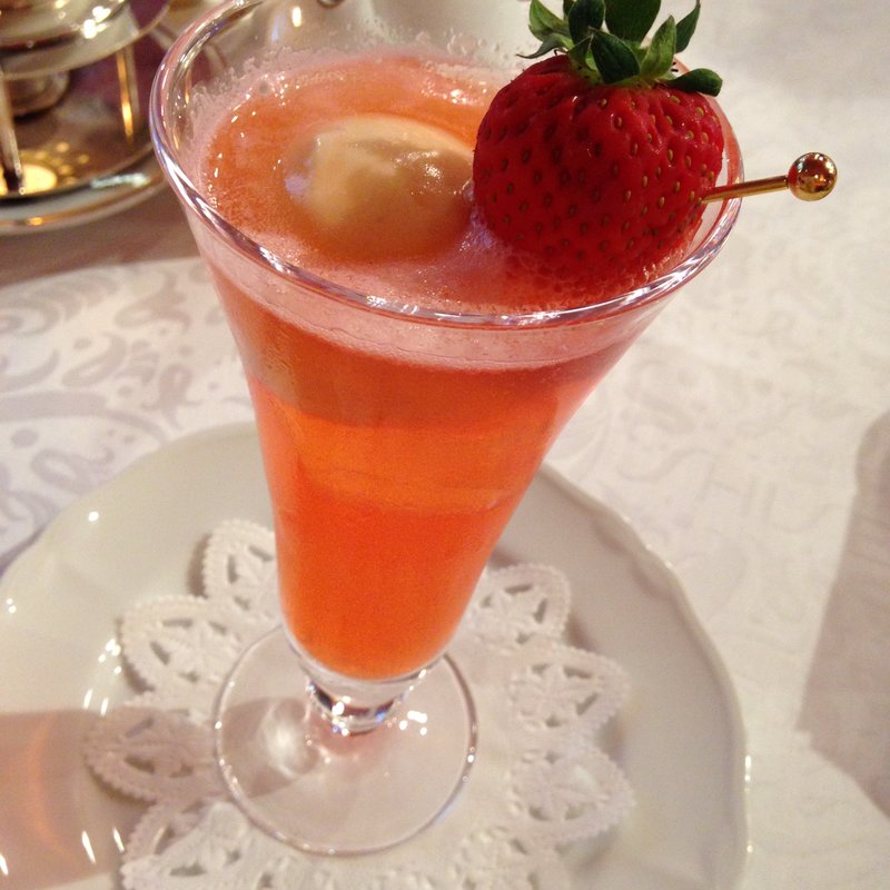 苺のアイスクリームソーダ(資生堂パーラー 銀座本店レストラン)