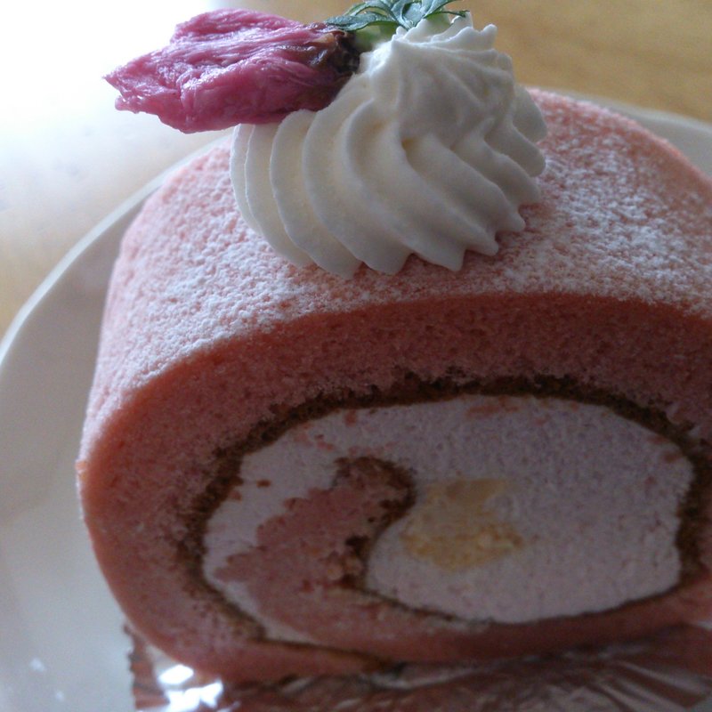 桜ロール(pâtisserie belleéquipe パティスリーベルエキップ)