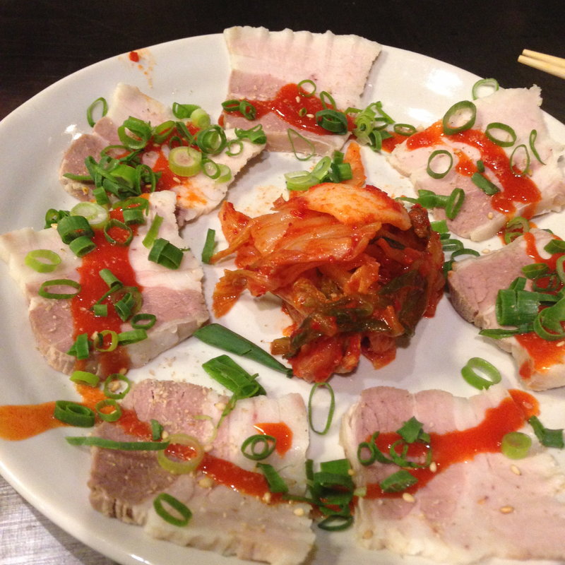 ゆで豚キムチ(鉄板焼屋 人生の楽園 （じんせいのらくえん）)