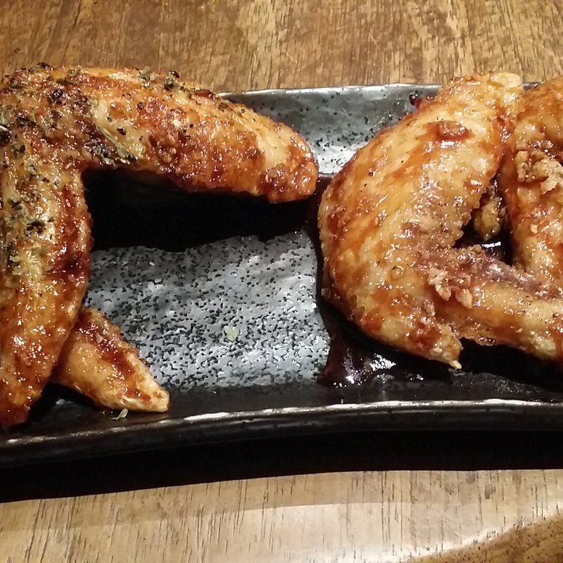 秘伝特製手羽先2色5本盛り合わせ(かんかん商店 新横浜店)