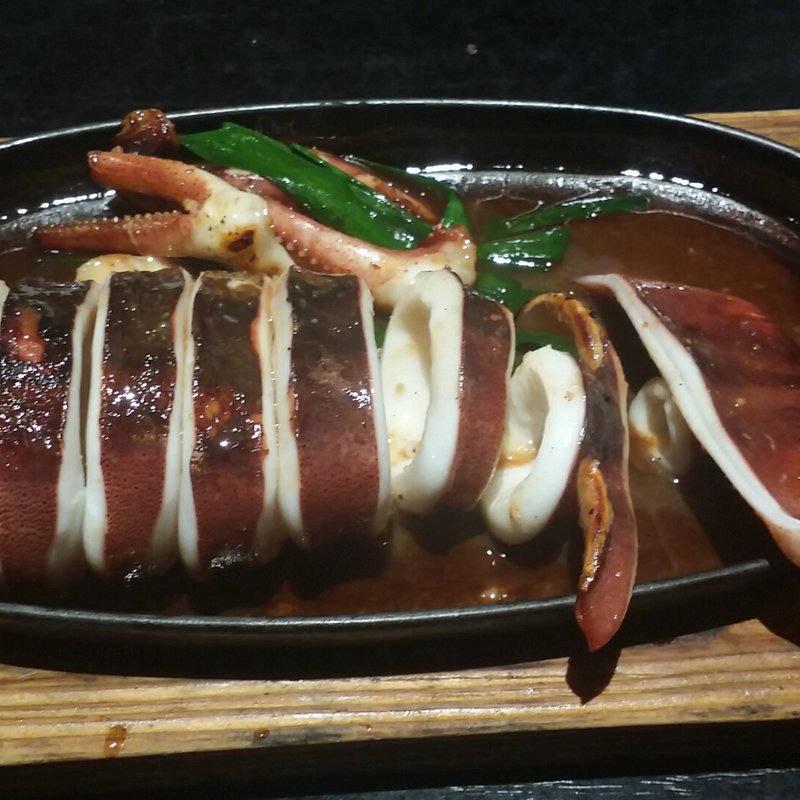 まるごといか一匹ガーリック炒め(かんかん商店 新横浜店)